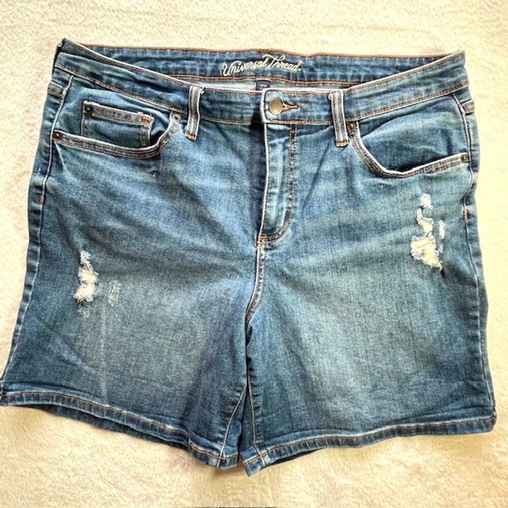 Universal Thread Mid Rise Boyfriend Jean Short- Size 14 Coastal Cowgirl Western